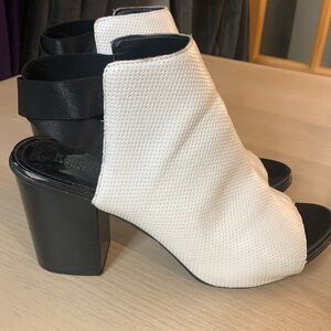 Kenneth Cole Reaction Open White Bootie